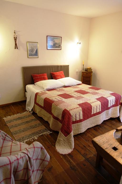 Le Grand Saint Paul Bed & Breakfast Rognes Room photo